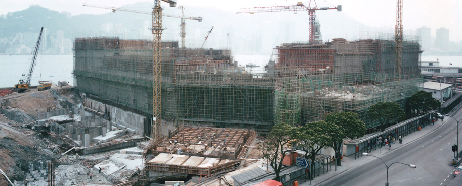香港文化中心的興建工程如火如荼，1986。