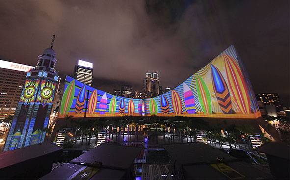 「閃躍維港」3D光雕匯演 （攝於2016年8月）© 香港旅遊發展局